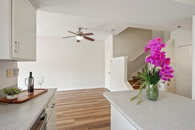 Foto del edificio - SD: Stunning 3BD/2.5BA Townhome in Imperial Beach with Ocean Views, Rooftop Patio & In-Unit Laundry
