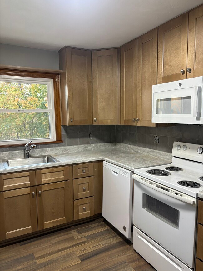 Foto del edificio - 208 Ricker Ave