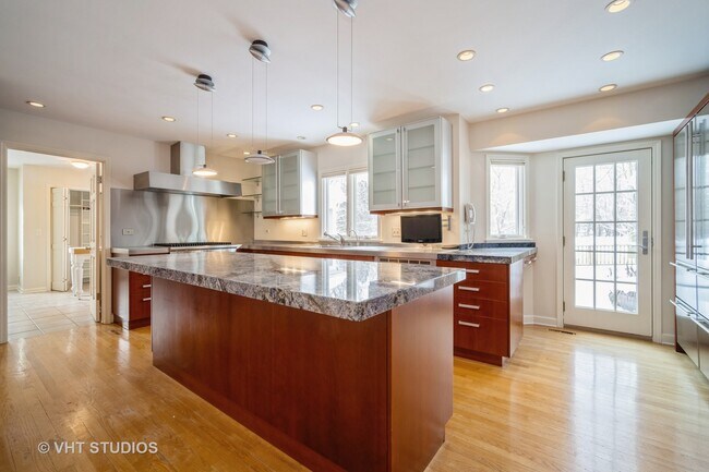 Building Photo - 1694 Clendenin Ln