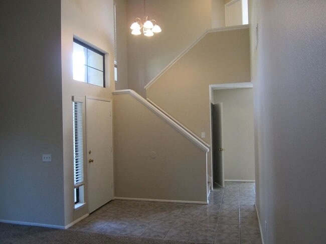 Building Photo - Nice 3 BR in Great MoVal Neighborhood