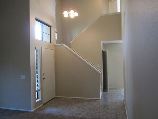 Foto del edificio - Nice 3 BR in Great MoVal Neighborhood