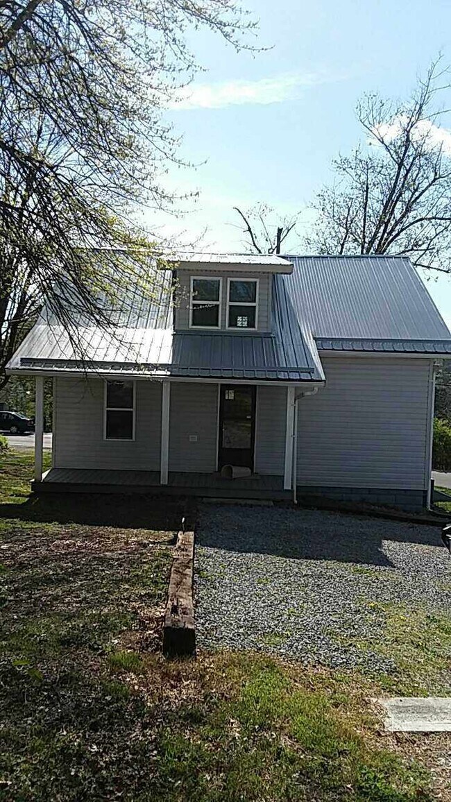 495 Texas Ave, Bristol, VA 24201 House Rental in Bristol, VA