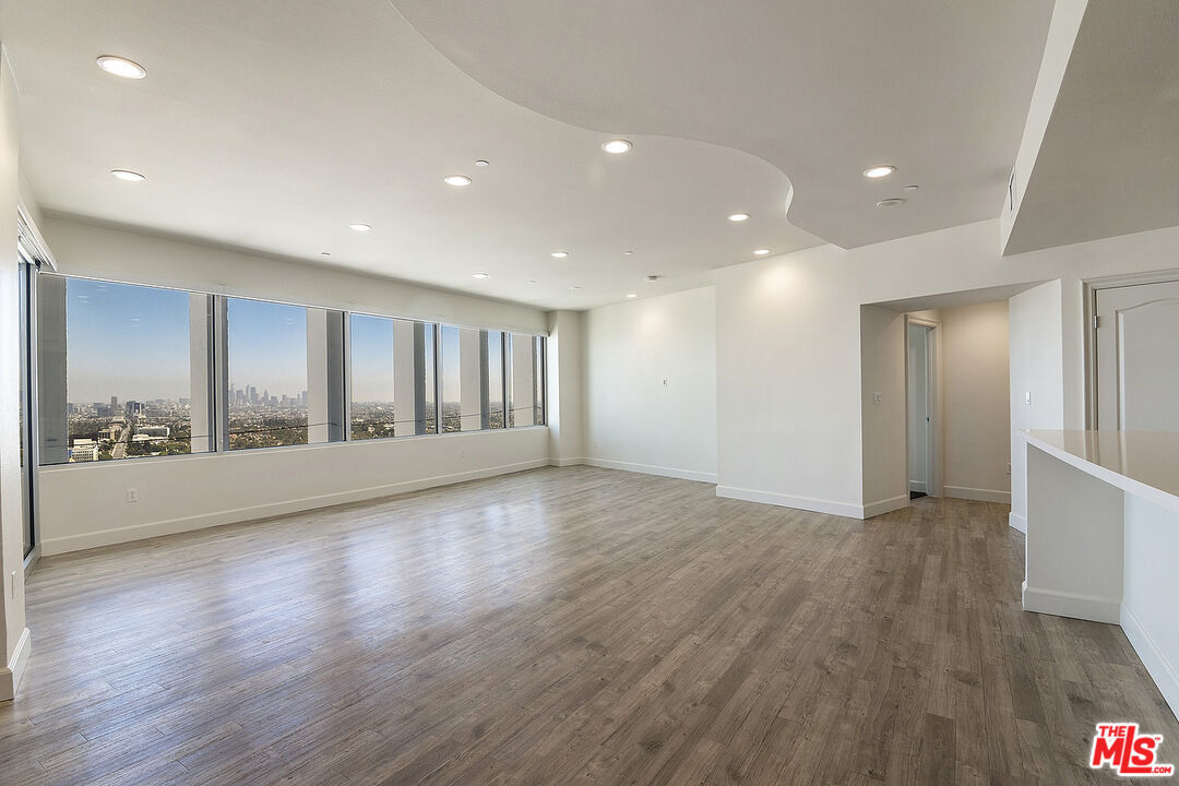 Primary Photo - 5670 Wilshire Blvd