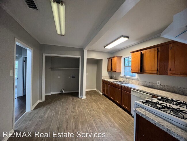 Building Photo - 2 br, 1 bath House - 147 East Herndon
