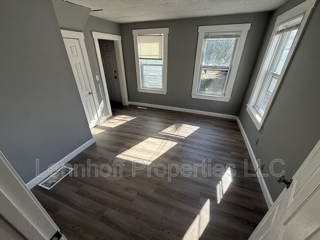 Building Photo - 142 Jewett St