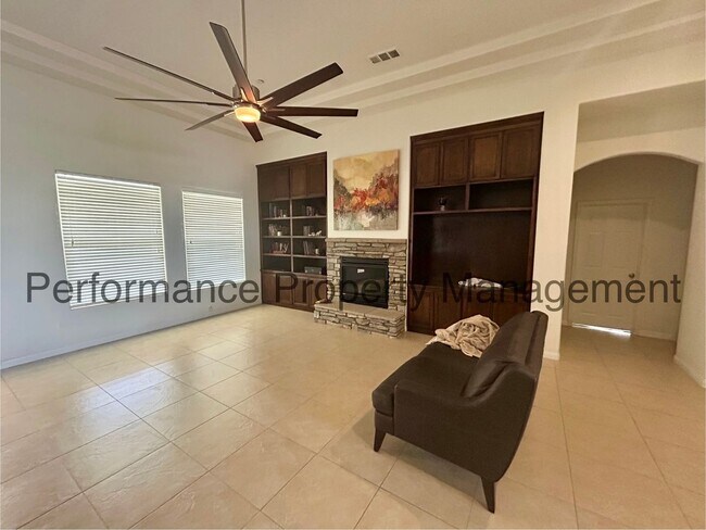 Foto del edificio - Stunning 4 Bed/3 Bath Home Near City in th...