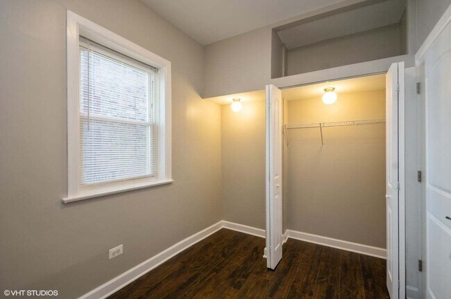 Foto del edificio - 3943 W Addison St