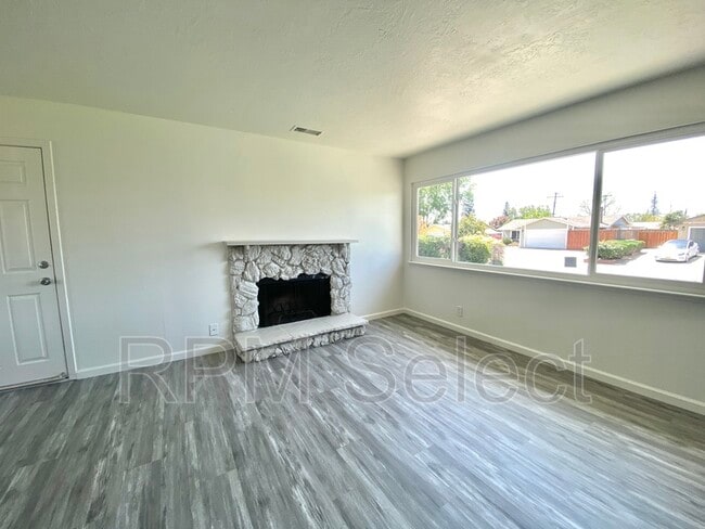 Building Photo - 2367 Pinturo Way