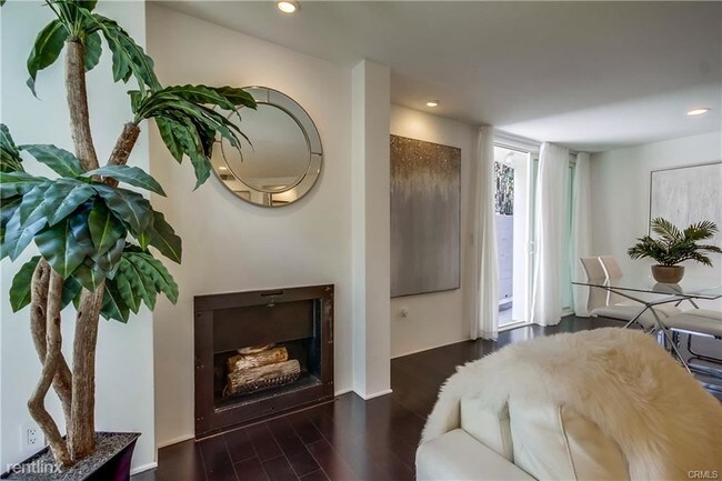 Foto del edificio - 8535 N W Knoll Dr
