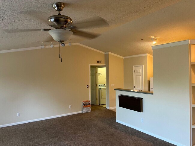 Foto del edificio - Nice condo, top floor, convenient to hospi...