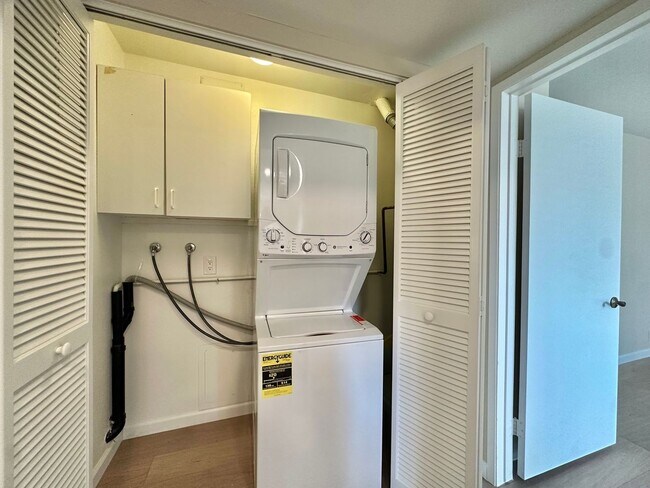 Building Photo - Newly Remodeled 2 Bedroom 2 Bath Near UTC ...