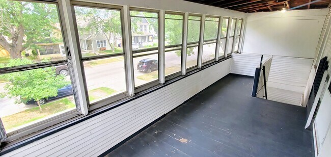 Foto del edificio - Great 2 Bedroom Unit in Northeast! -- Heat included!