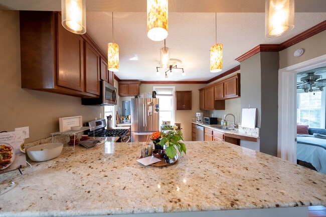 Building Photo - 801 NE Lowry Ave