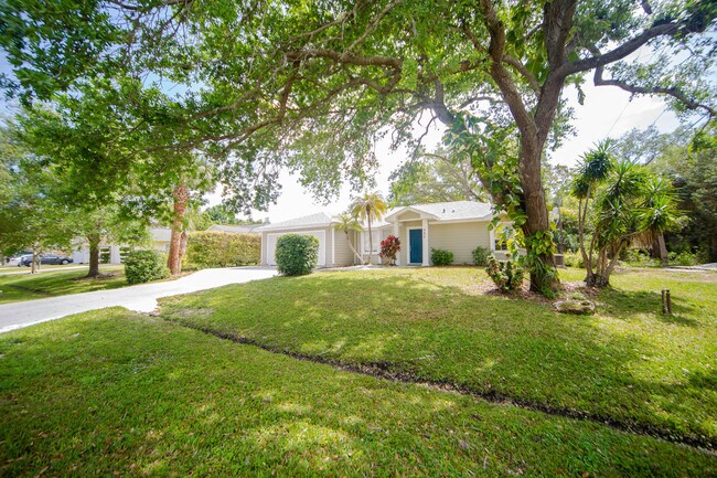 Building Photo - 582 Bayharbor Terrace