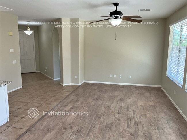 Foto del edificio - 985 Trinity Pond Cir