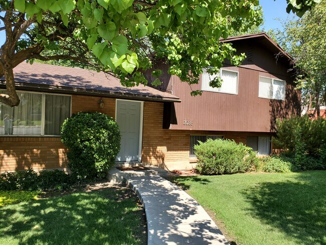 Building Photo - 3033 N Canyon Rd