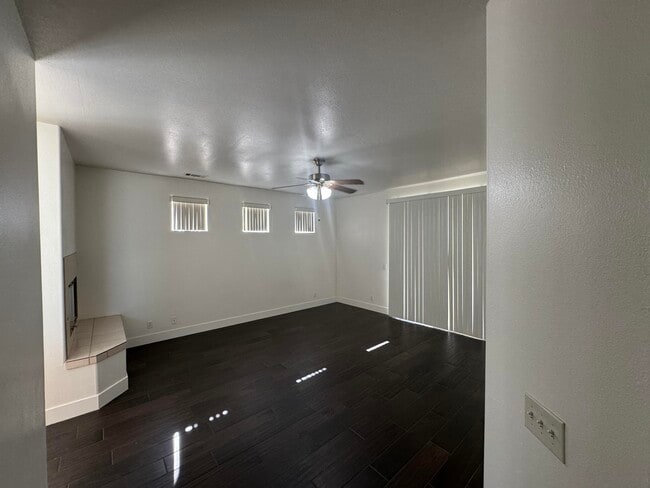 Foto del edificio - 74081 W Petunia Pl