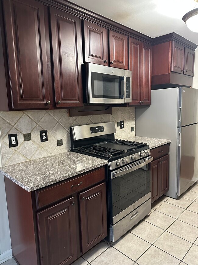 Foto del edificio - 1637 Oakwood Dr