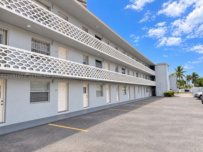 Foto del edificio - 1610 NW N River Dr