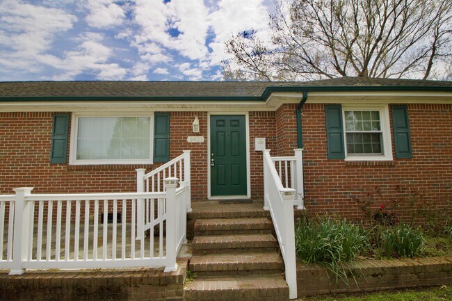 Building Photo - 3421 Petunia Crescent