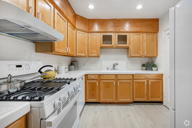 1 habitación, 1 baño - 775 pies cuadrados - Cocina - 342 N Oakhurst Dr