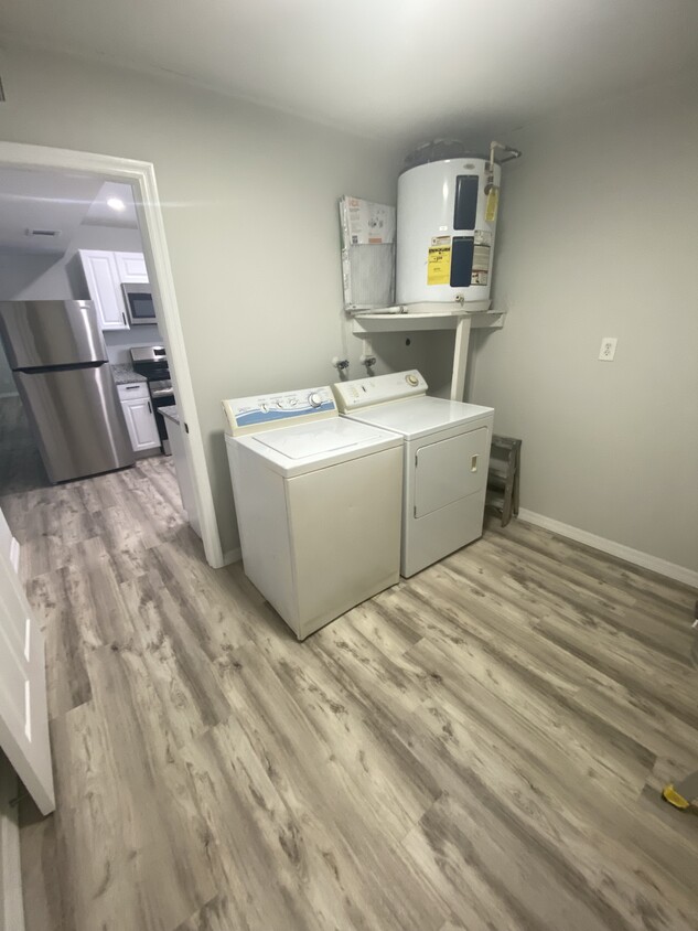 Foto principal - 5701 Central Ave