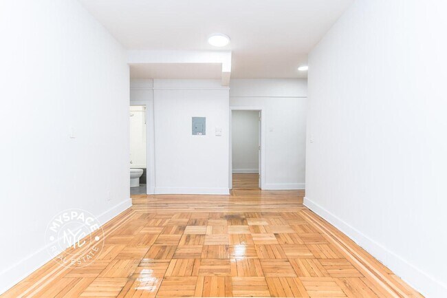 Foto del edificio - 2574 Bedford Ave