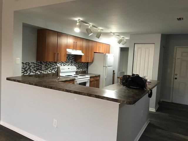 Foto del edificio - 5900 W Sample Rd