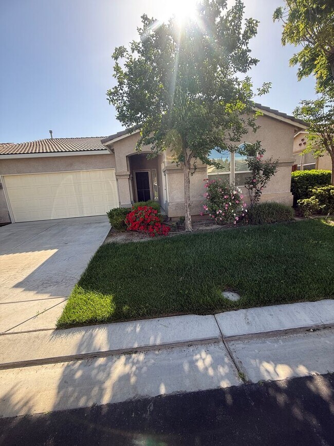 Foto del edificio - HALF OFF 1st Monts Rent 55+ Gated Community Beautiful 3 Bed / 2 Bath Home in Desirable