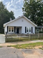 Building Photo - 821 Green Ave