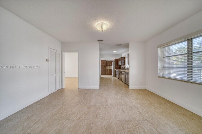 Foto del edificio - 4136 SW 14th St