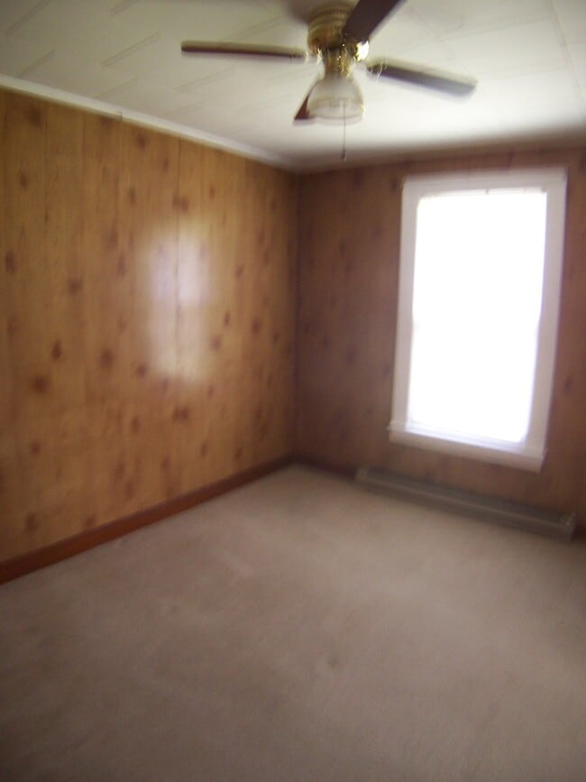 Building Photo - 1 Bedroom off Staley Rd!