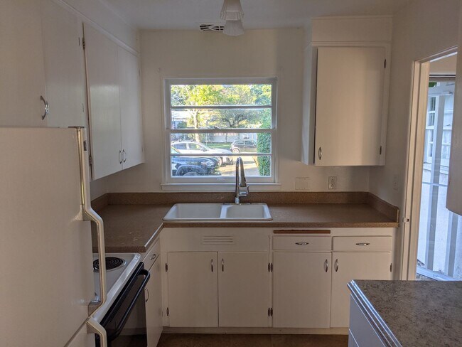 Foto del edificio - Beautiful 2 bedroom Townhome