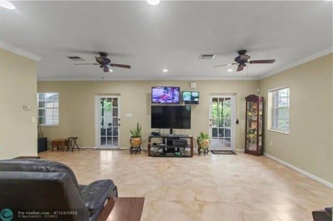 Foto del edificio - 140 NE 214th St