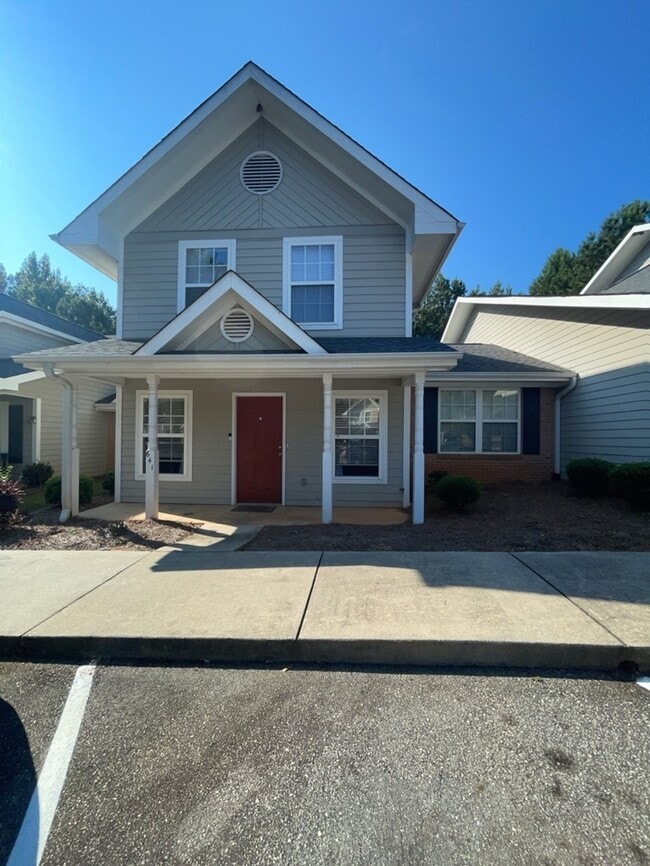 Building Photo - 641 Bear Dr