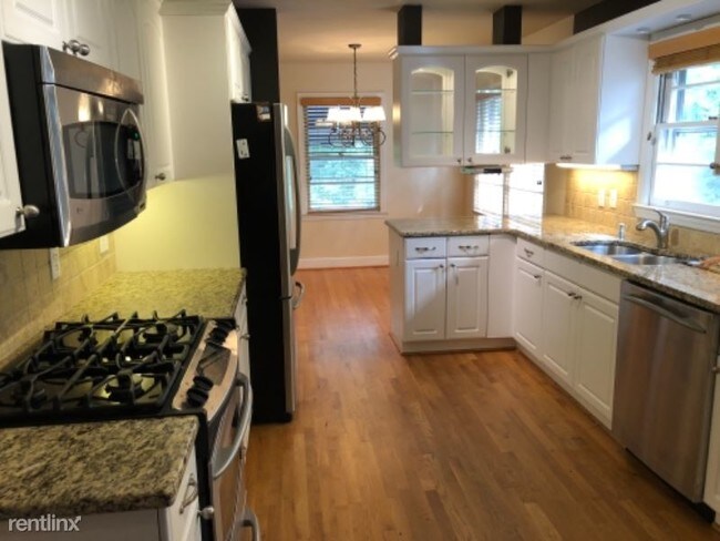 Foto del edificio - 3 br, 1.5 bath House - 615 Stacy Street