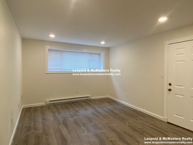 Building Photo - 25 Embassy Rd