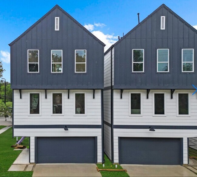 Building Photo - 1005 N 74th St