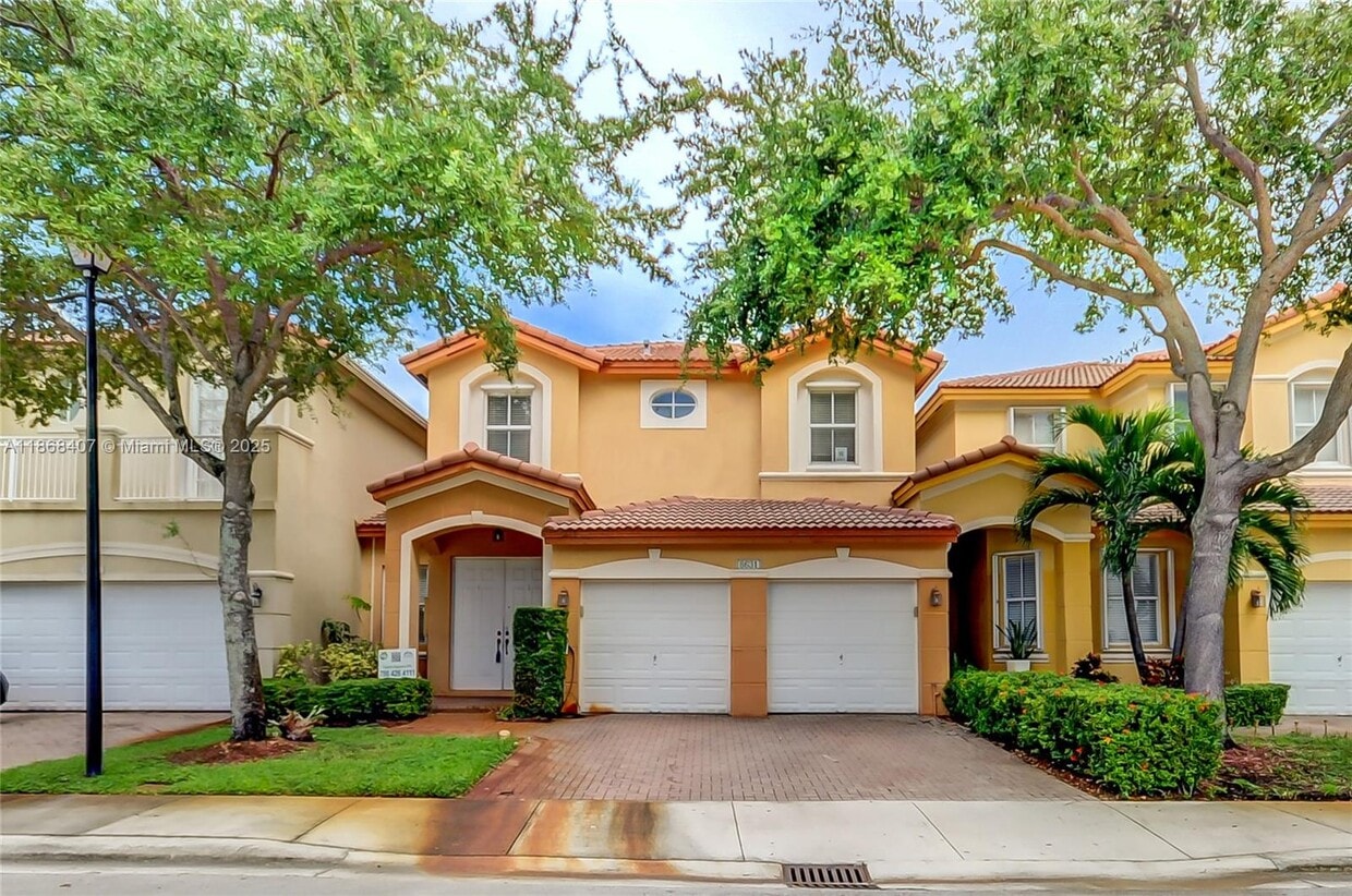 Foto principal - 8631 NW 110th Ave