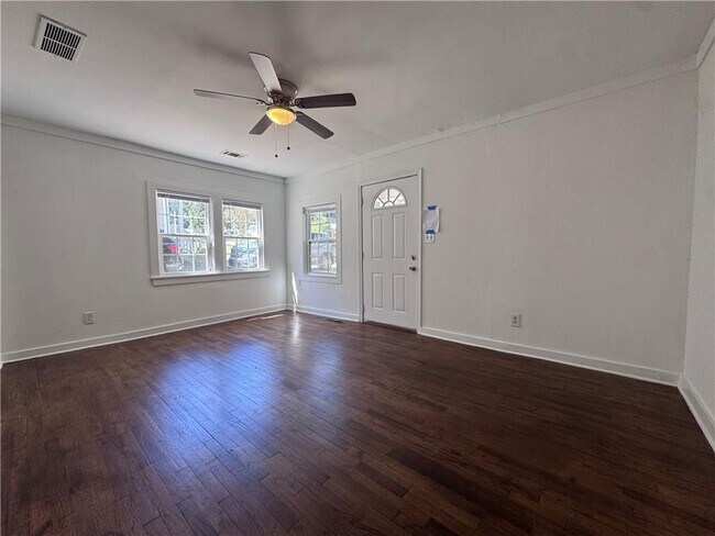 Foto del edificio - 2577 Eastwood Dr