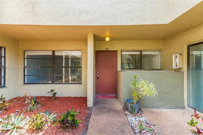 Foto del edificio - 2530 Coral Springs Dr