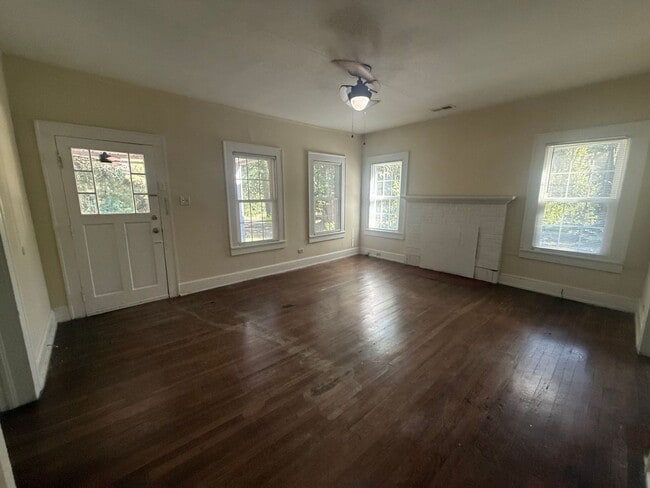 Building Photo - 911 Shady Oak Ln