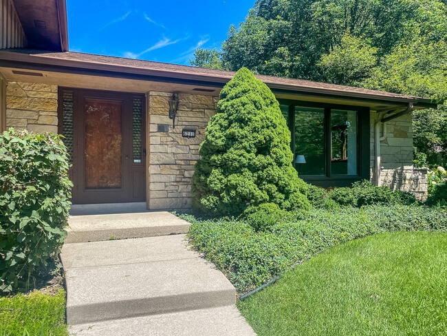 Foto del edificio - 6211 Fisher Ln
