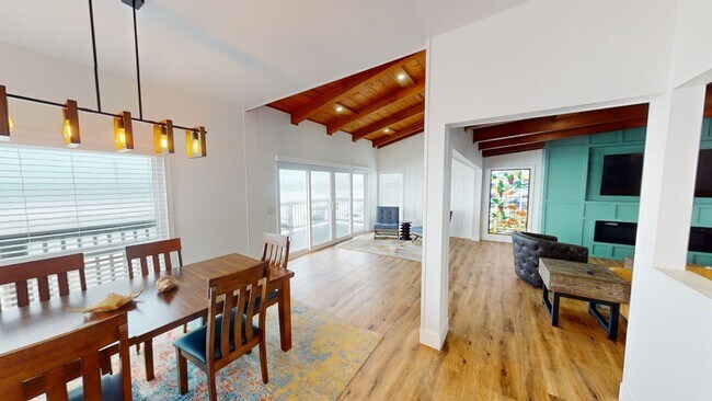 Foto del edificio - Oceanfront | 2nd Floor Condo