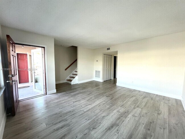 Foto del edificio - 317 Gulfstream Rd