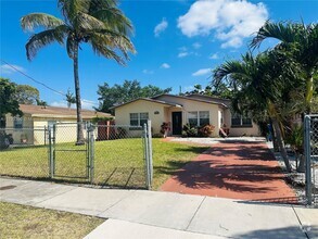 Building Photo - 4406 SW 25th St