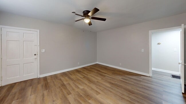 Building Photo - Cute and Clean 2 Bedroom/1 Bath, NEW LVP Floors
