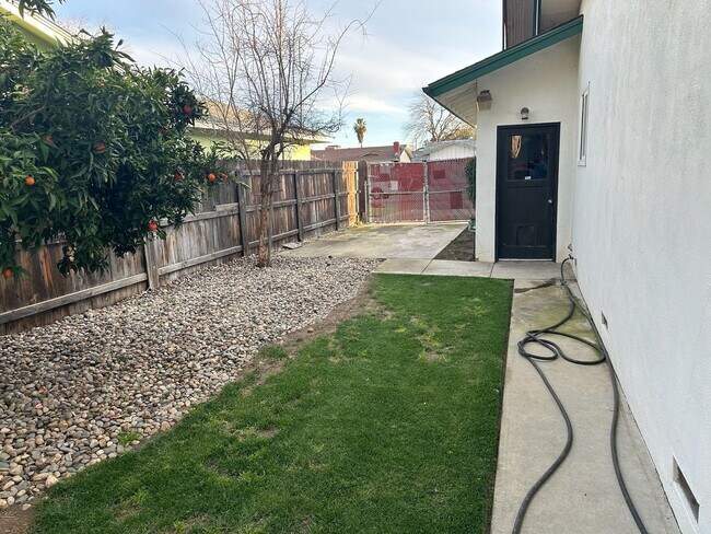 Foto del edificio - 1434 W Monte Vista Ave