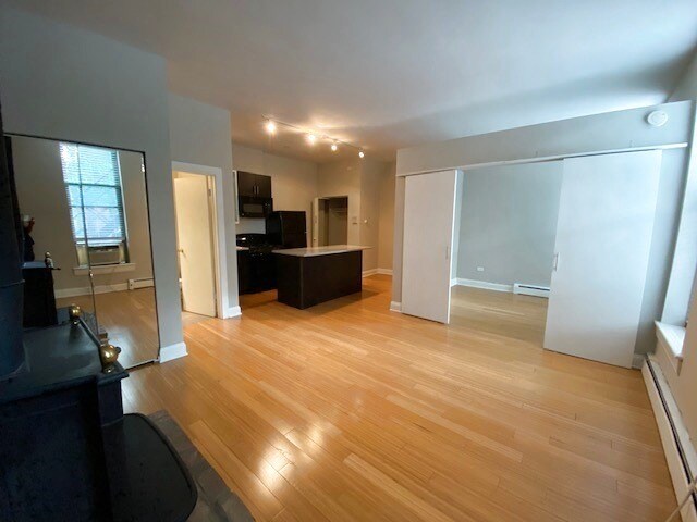 Building Photo - 2214 N Clark St