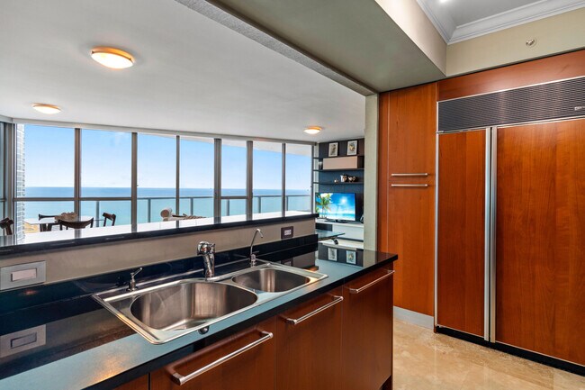 Building Photo - 3101 S Ocean Dr